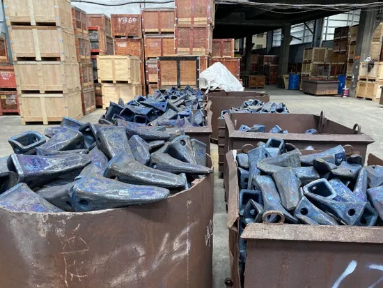 Hot Sale Sk350 Kobelco Excavator Engine Parts Bucket Tooth with High Quality 7t3402RC Bucket Tooth Point 